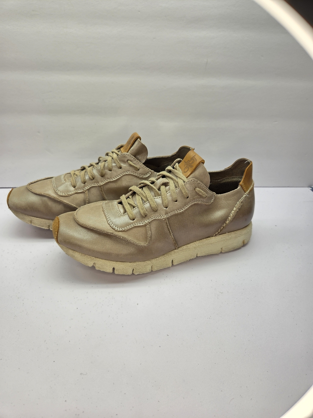 OTBT Snowbird Leather Sneakers Women's 9.5 Taupe Beige Distressed Casual Kicks